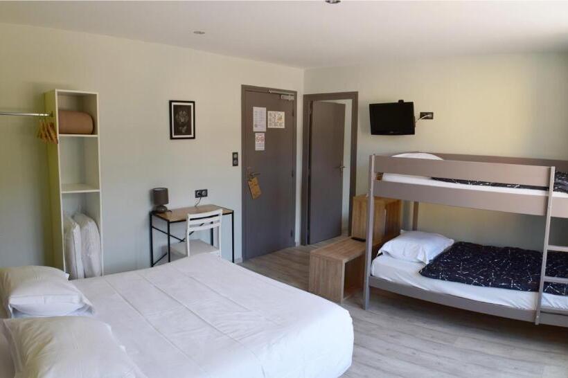 غرفة عائلية, De L Abbaye à Cluny