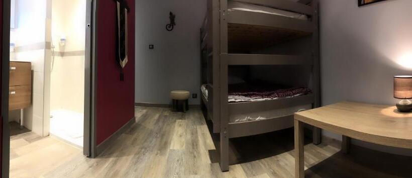 غرفة سوبيريور رباعية, De L Abbaye à Cluny