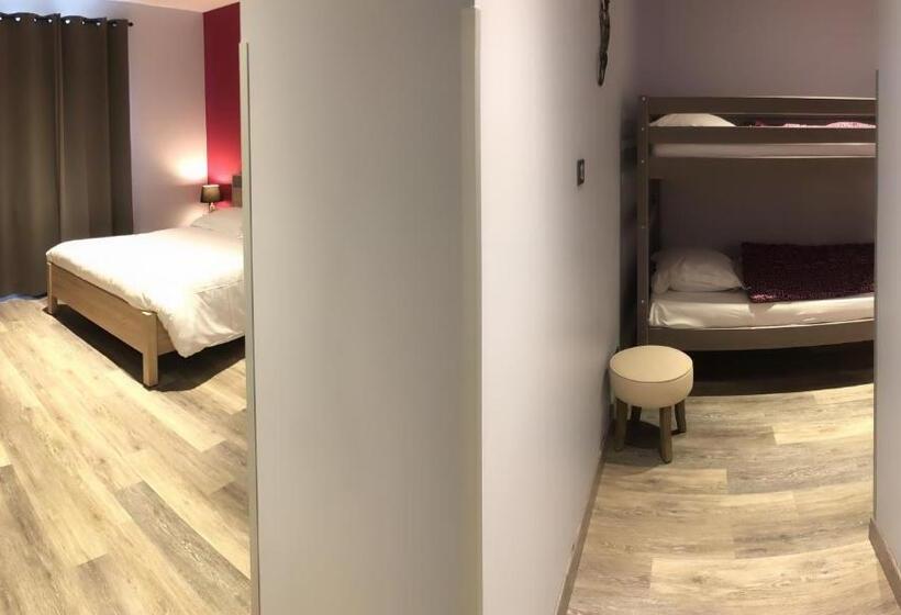 غرفة سوبيريور رباعية, De L Abbaye à Cluny