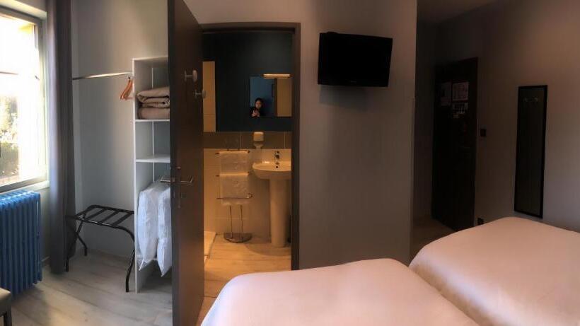 غرفة قياسية, De L Abbaye à Cluny