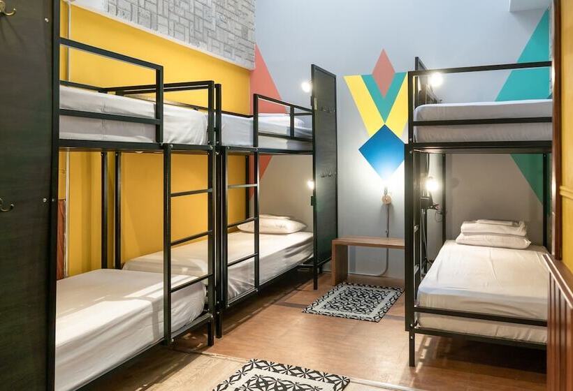 سرير فى غرفة مشتركه, Socialtel Cuenca   Formerly Selina Cuenca