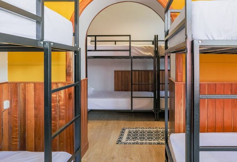 سرير فى غرفة مشتركه, Socialtel Cuenca   Formerly Selina Cuenca