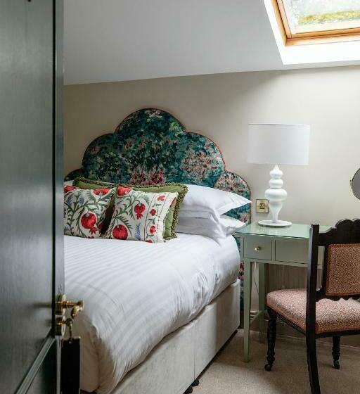 Номер Стандарт, Station House