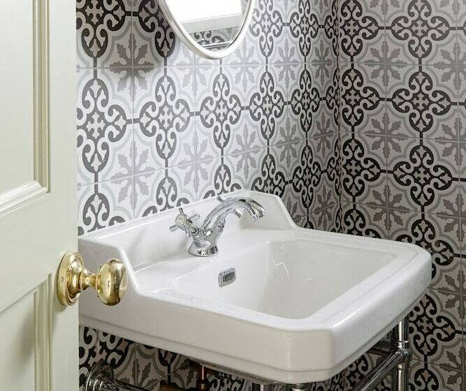 חדר סטנדרט, Station House