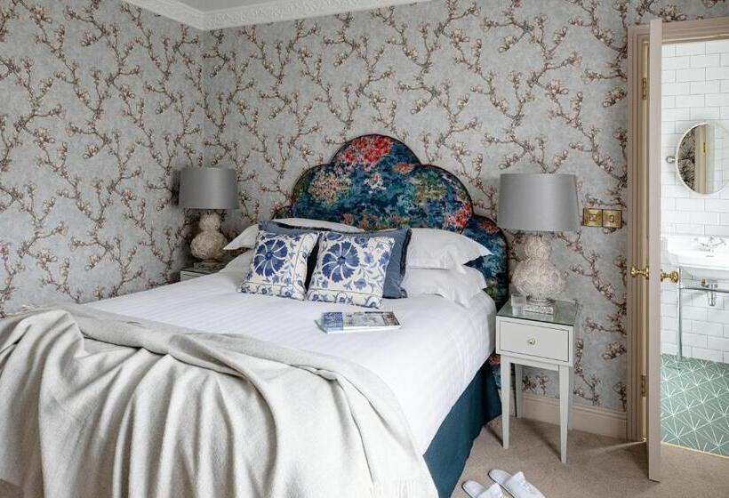 Номер Стандарт, Station House