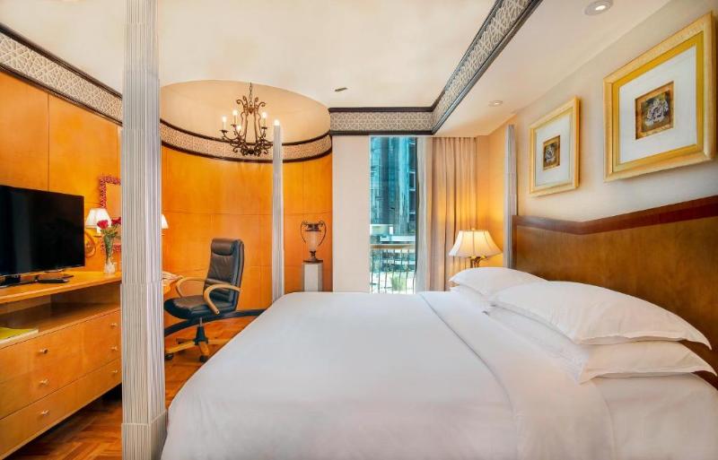 Номер Клуб, Sheraton Abu Dhabi Hotel & Resort