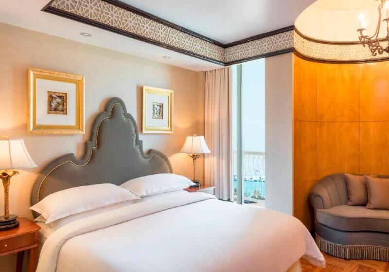 Номер Клуб, Sheraton Abu Dhabi Hotel & Resort
