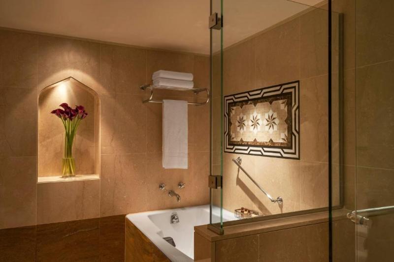 Номер Классический Вид на Город, Sheraton Abu Dhabi Hotel & Resort
