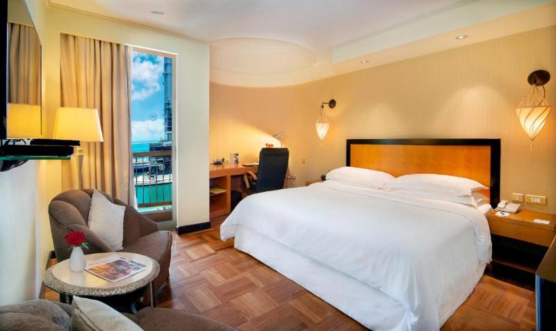 Номер Клуб, Sheraton Abu Dhabi Hotel & Resort