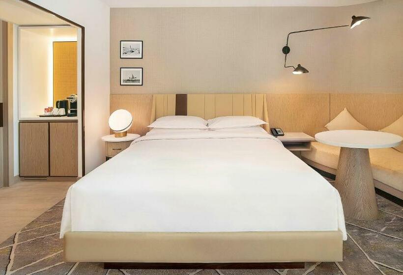 Номер Классика Кровать Кинг, Sheraton Abu Dhabi Hotel & Resort