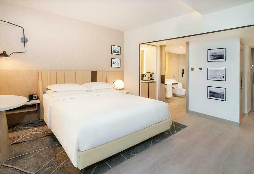 Номер Классика Кровать Кинг, Sheraton Abu Dhabi Hotel & Resort