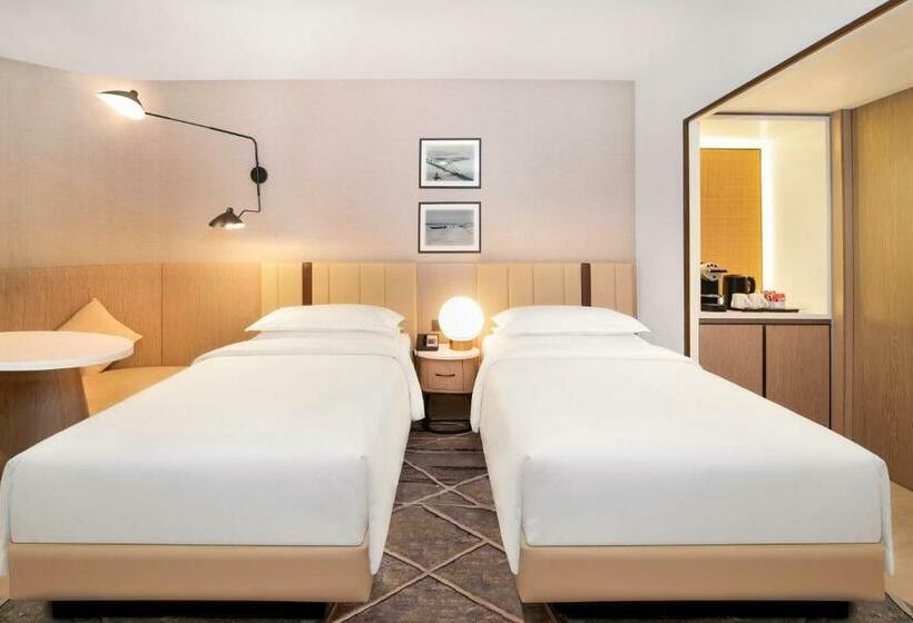 Номер Клуб, Sheraton Abu Dhabi Hotel & Resort