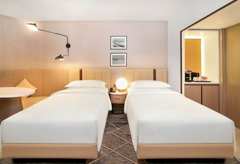 Chambre Club, Sheraton Abu Dhabi Hotel & Resort