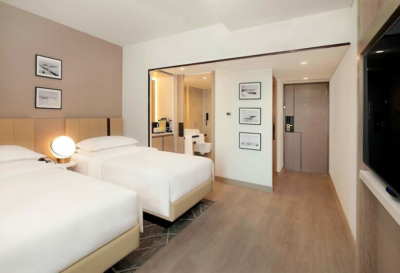 Номер Клуб, Sheraton Abu Dhabi Hotel & Resort