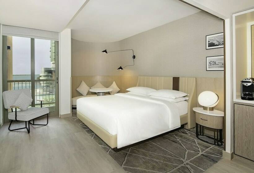 Номер Клуб, Sheraton Abu Dhabi Hotel & Resort
