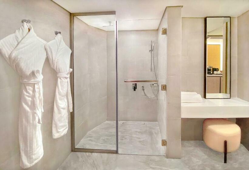 Номер Клуб Кровать Кинг, Sheraton Abu Dhabi Hotel & Resort