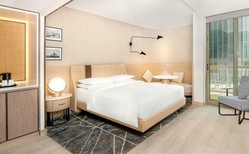 Номер Клуб Кровать Кинг, Sheraton Abu Dhabi Hotel & Resort