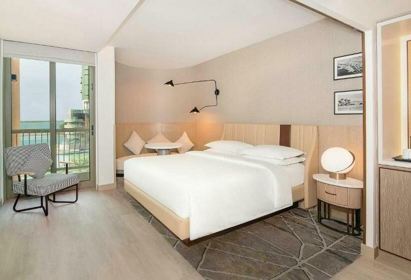 Номер Клуб Кровать Кинг, Sheraton Abu Dhabi Hotel & Resort