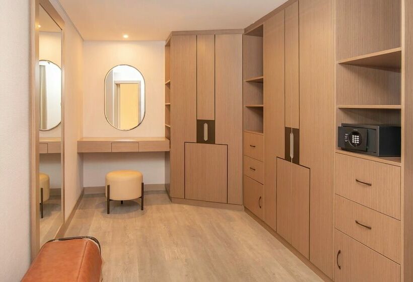 Люкс Real 2 Спальни, Sheraton Abu Dhabi Hotel & Resort