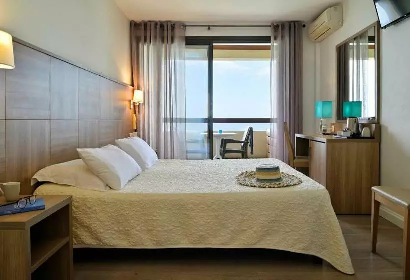 اتاق استاندارد با تراس و چشم‌انداز دریا, Beau Rivage