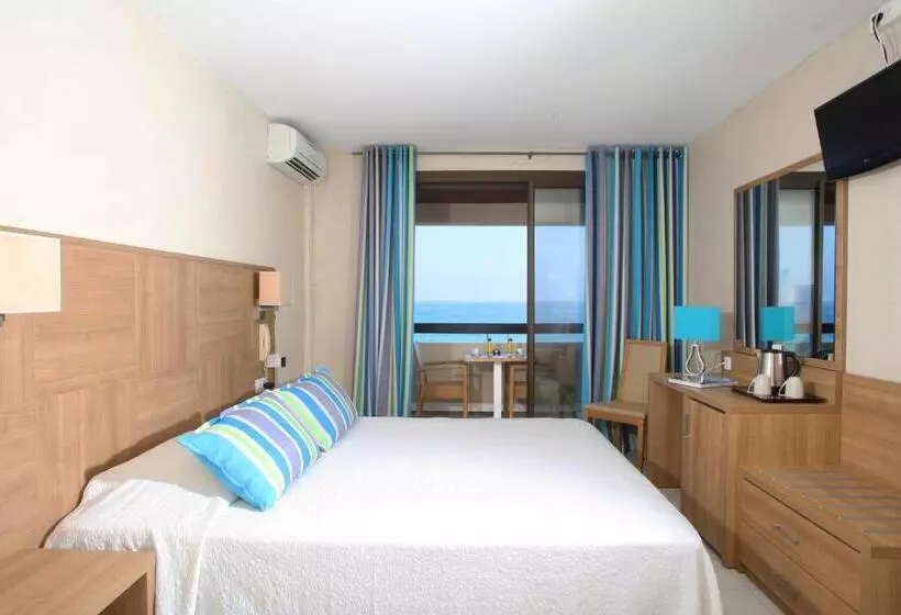 اتاق استاندارد با تراس و چشم‌انداز دریا, Beau Rivage