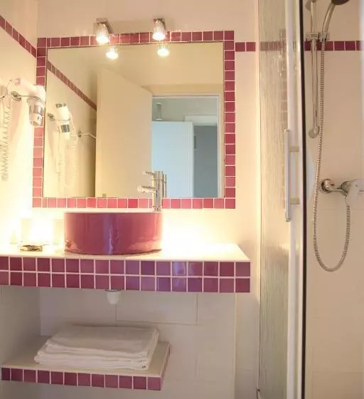 اتاق استاندارد با تراس و چشم‌انداز دریا, Beau Rivage