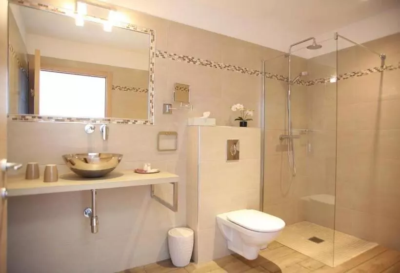 اتاق راحتی با چشم‌انداز دریا, Beau Rivage