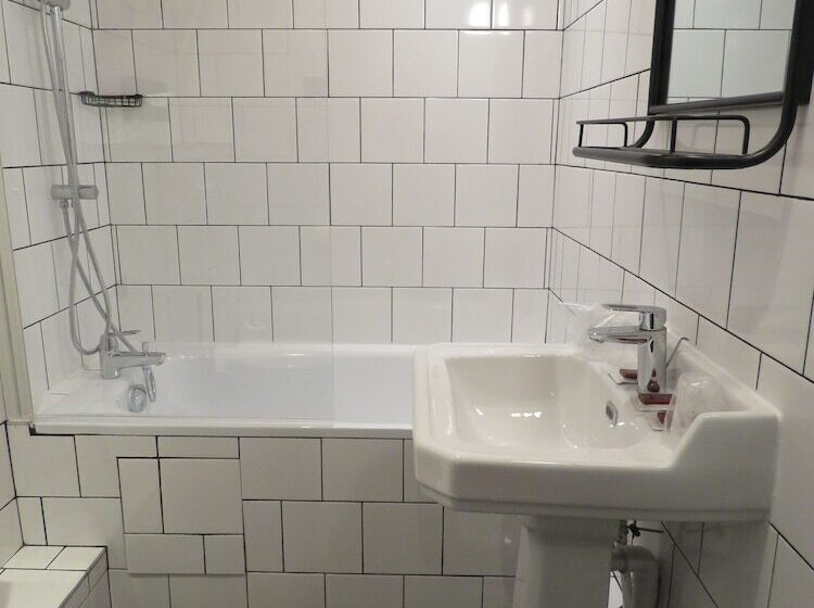 اتاق استاندارد سه نفره, Bristol Reims