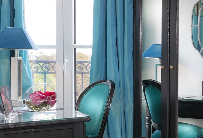 スタンダードルーム, Cluny Square