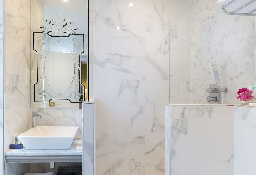 バルコニー付きスタンダードルーム, Cluny Square