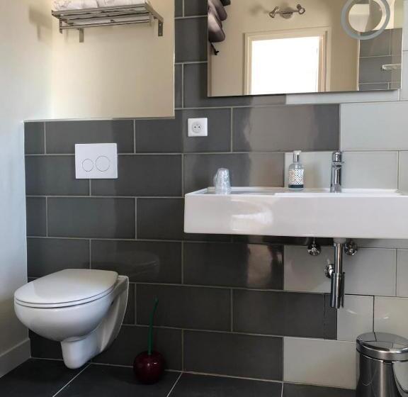 Номер Стандарт Вид на Море с Террасой, Courbet