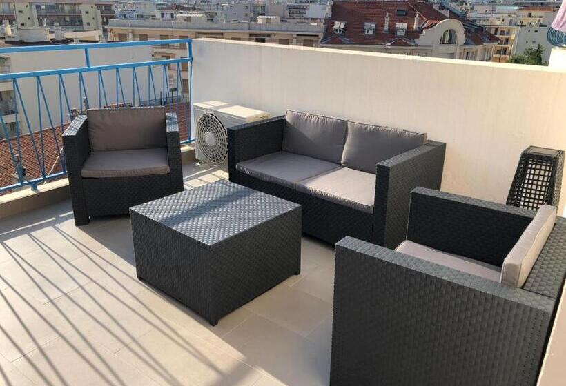 Номер Стандарт Вид на Море с Террасой, Courbet