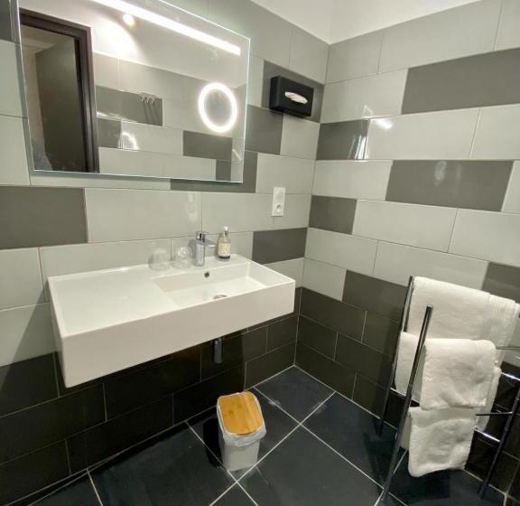 Номер Economy, Courbet