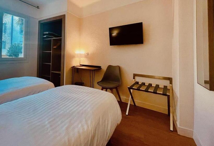 غرفة إقتصادية, Courbet