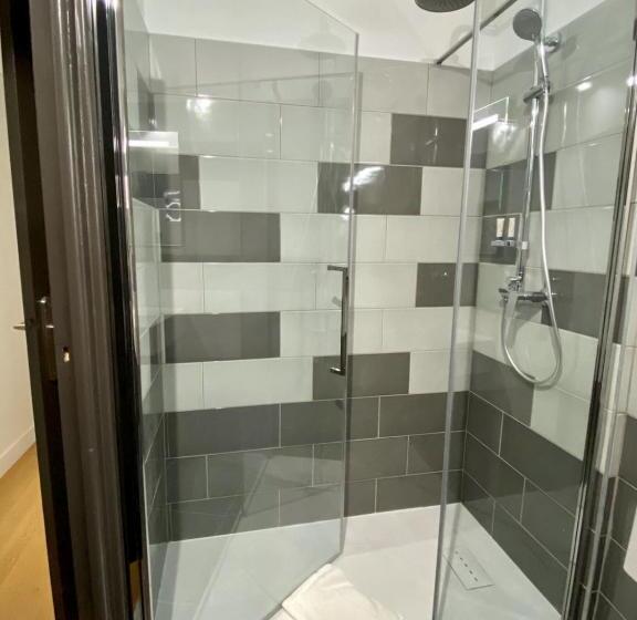 غرفة إقتصادية, Courbet