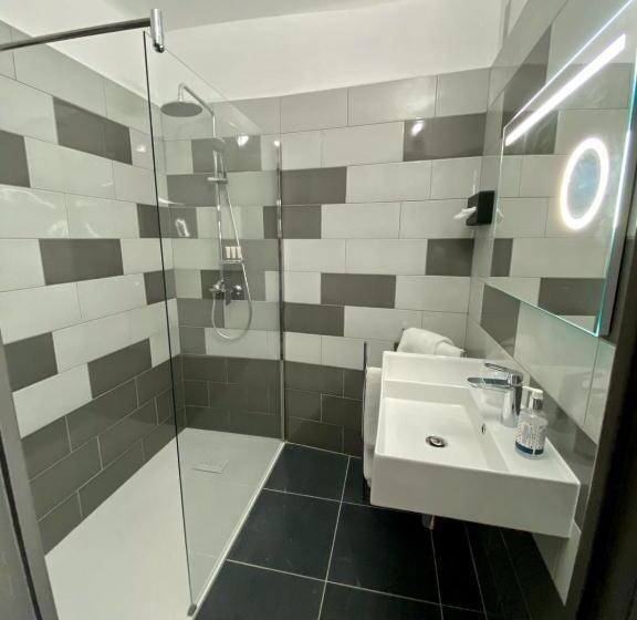 Трехместный Номер Стандарт Interior, Courbet