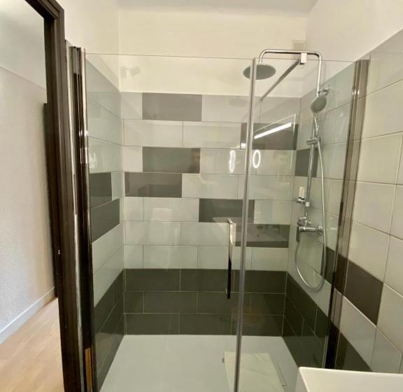 غرفة قياسية إطلالة جانبية علي البحر, Courbet