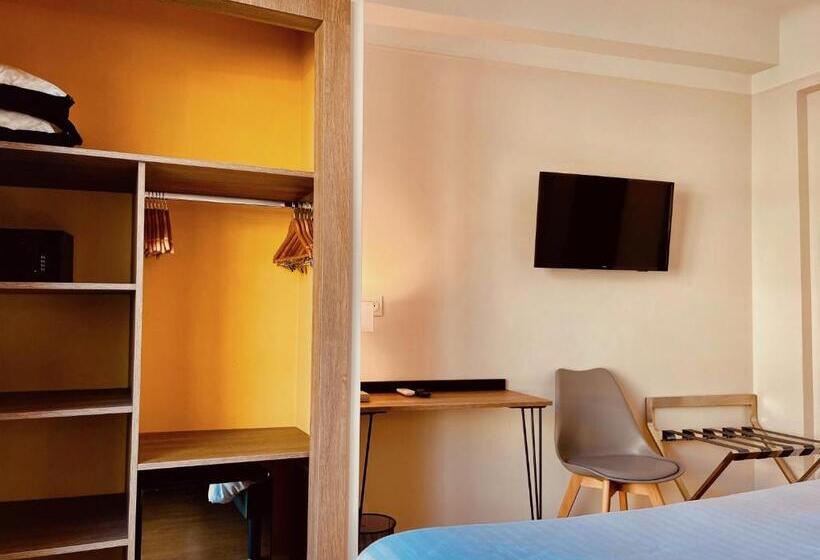 غرفة قياسية إطلالة جانبية علي البحر, Courbet