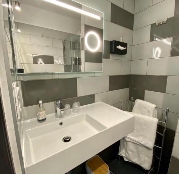 Номер Стандарт, Courbet