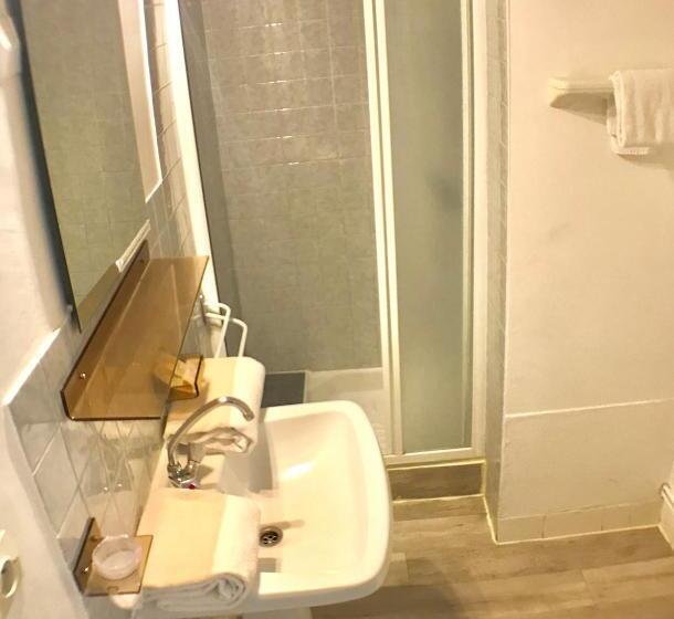 חדר סטנדרט, De La Poste