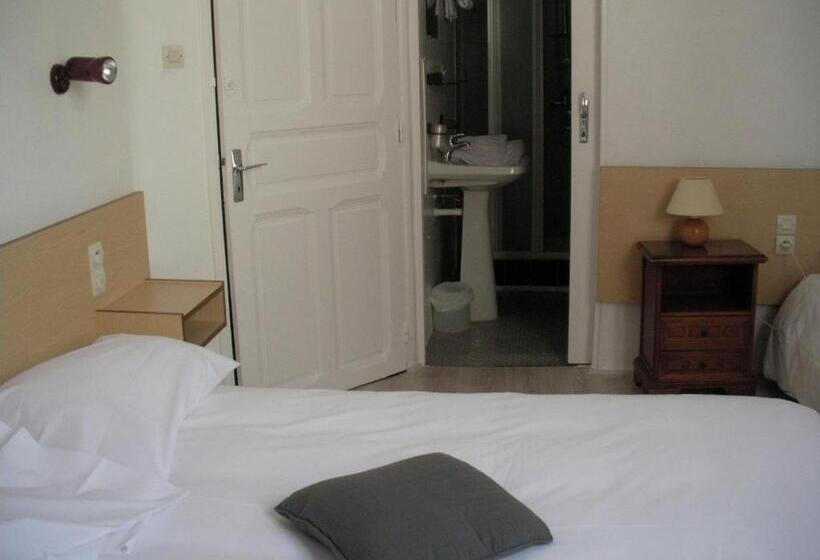 חדר סטנדרט לשלושה, De La Poste