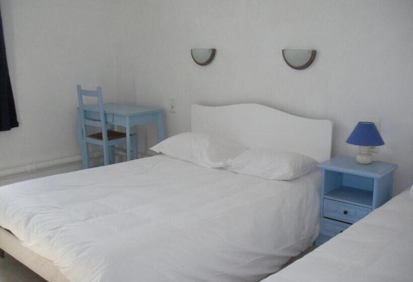 חדר סטנדרט לשלושה, De La Poste