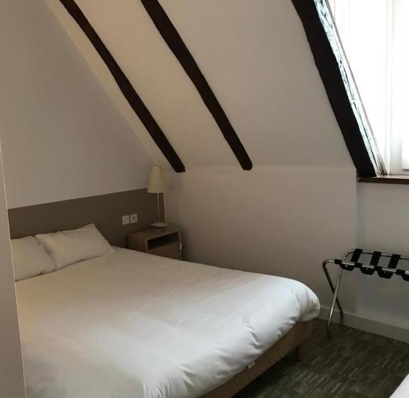 חדר סטנדרט לשלושה, Du Clocher