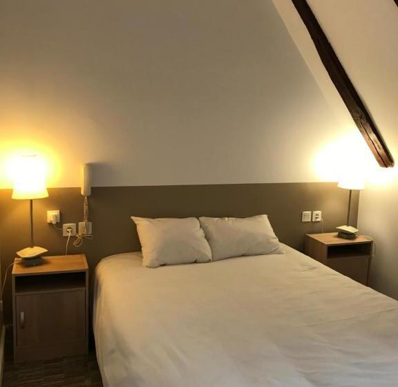 חדר סטנדרט לשלושה, Du Clocher