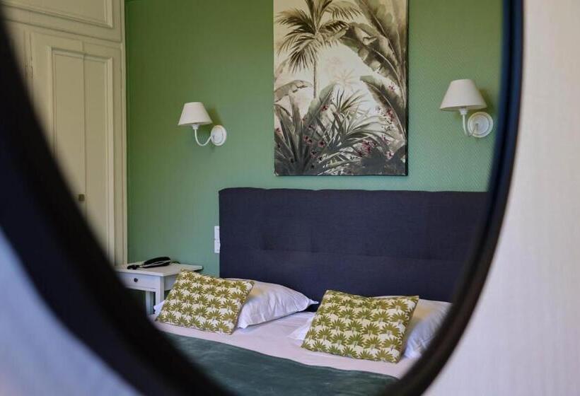 Номер Стандарт Трехместный, Logis Hotel Le Blason De Provence
