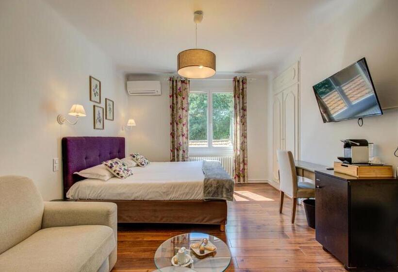 スーペリアールーム, Logis Hotel Le Blason De Provence