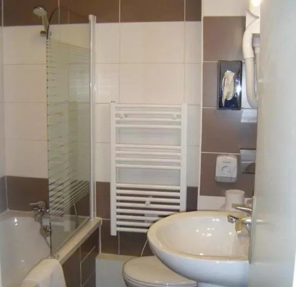 Standard-huone Näkymä, Logis Hôtel & Restaurant Le Bellevue
