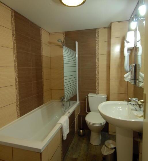 غرفة قياسية ذات إطلالة, Logis   Hôtel & Restaurant Le Bellevue