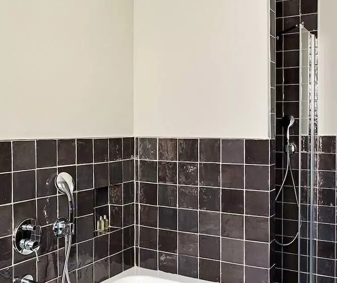 اتاق لوکس چهار تخته, New Hotel Le Quai   Vieux Port