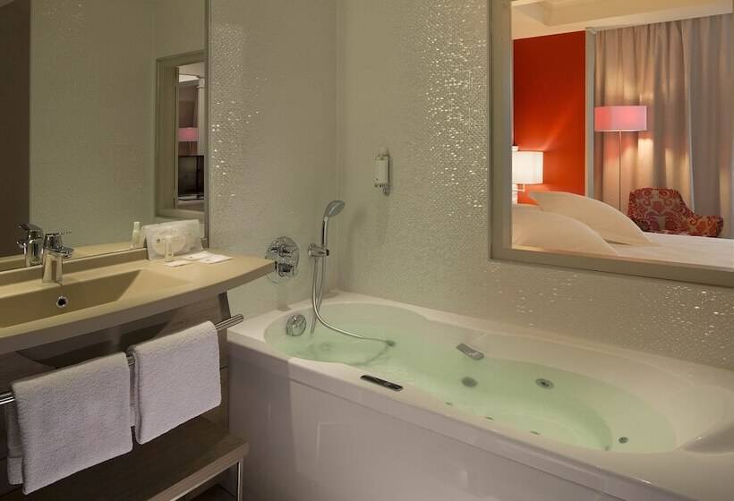 سوییت, Hôtel & Spa Oceania L Univers Tours